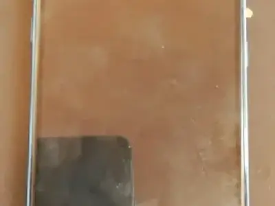 Used Bezel-Less Smartphone for Sale Used Bezel-Less Smartphone for Sale