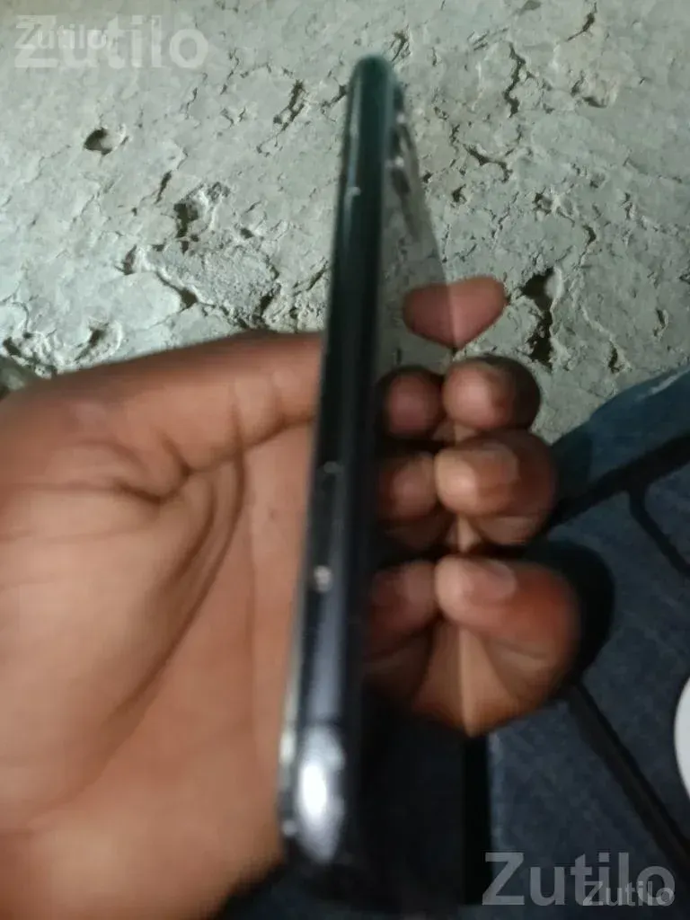 Apple iPhone Smartphone with Cracked Screen - મોબાઇલ ફોન - વિરમગામ - Image 2