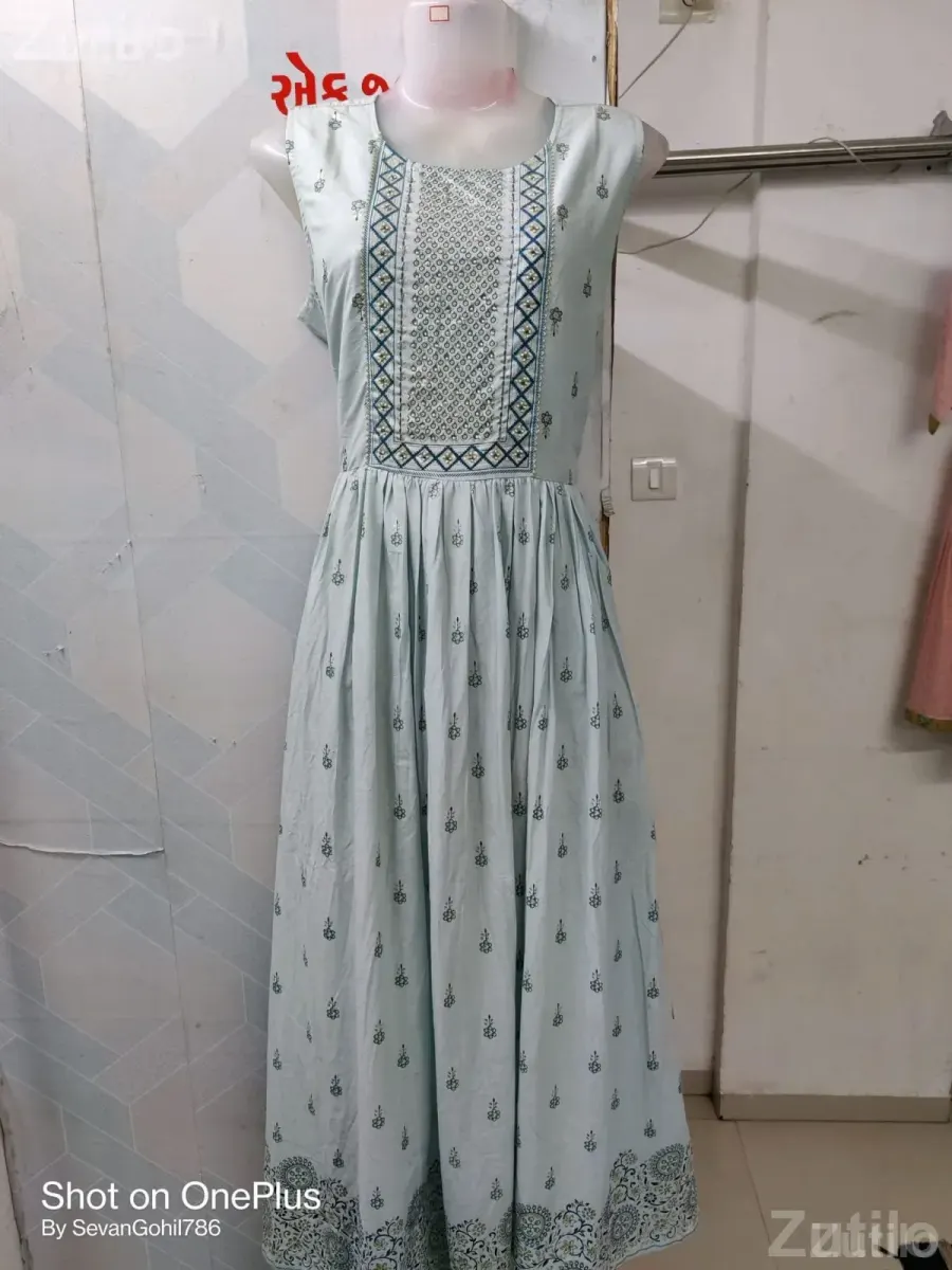 પાર્ટી વેર ગાઉન - મહિલાઓના કપડા - સુરત શહેર - Image 4