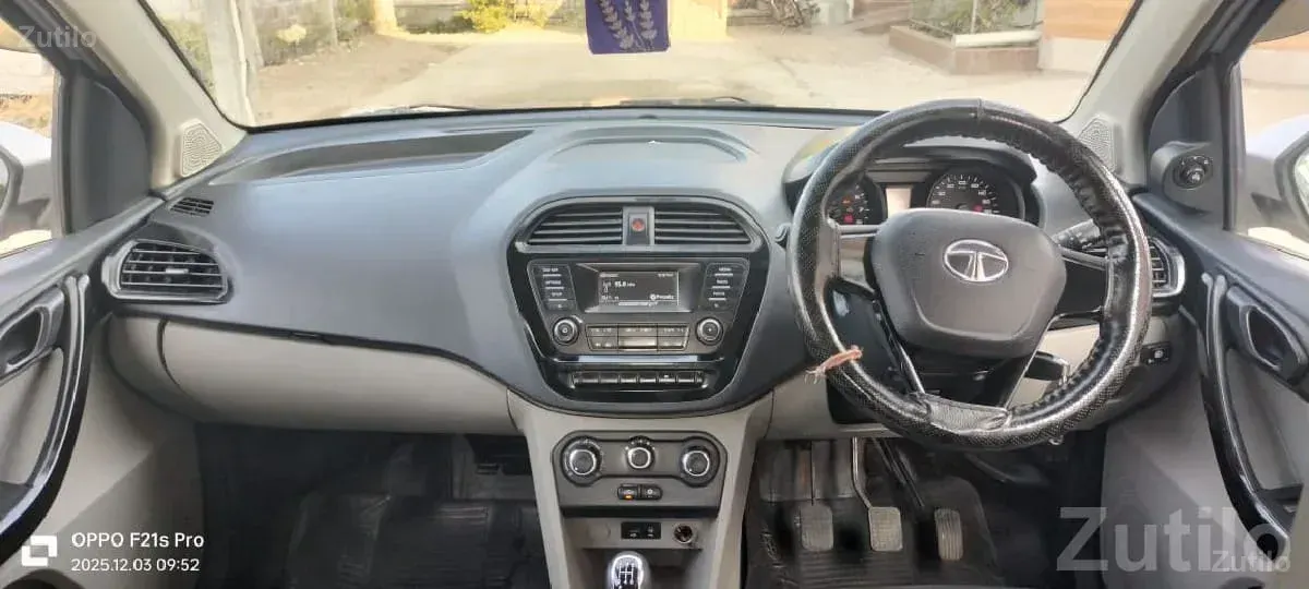 Tata Tiago XT Petrol CNG Silver Hatchback - કાર - કેશોદ - Image 3