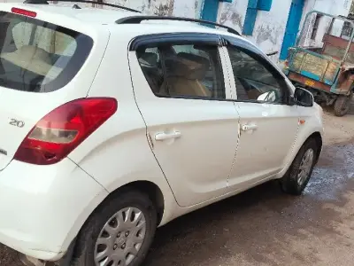 Hyundai i20 Petrol CNG White Hatchback Hyundai i20 Petrol CNG White Hatchback