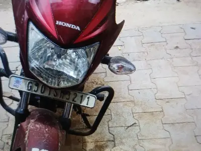 A red color Honda shine