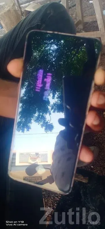 Vivo smartphone with triple camera gold - Mobile Phones - Dhoraji - Image 2