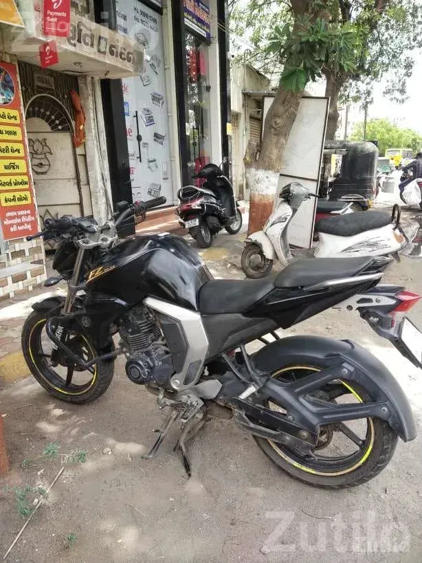 Yamaha FZ V2 2014 with 28500 km - બાઇક્સ - રાજકોટ શહેર - Image 4