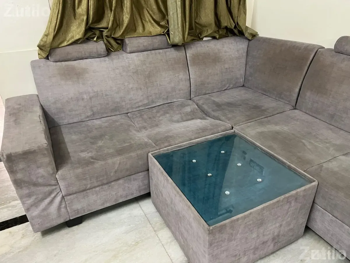 Sofa with centre table - સોફા સેટ અને કાઉચ - અમદાવાદ શહેર - Image 3