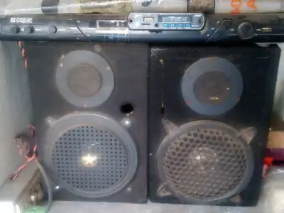 Stereo Audio Set with 2 Speakers and Amplifier Stereo Audio Set with 2 Speakers and Amplifier