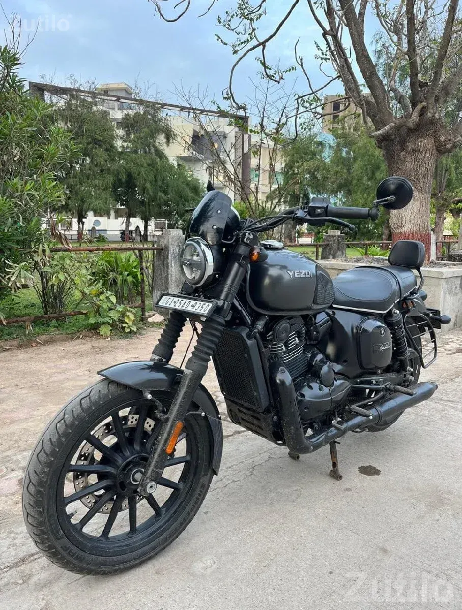 Yezdi Roadster 2022 Used Bike - Bikes - Bhanvad - Image 3