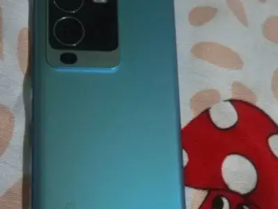Vivo V25 Pro 5G with Box and Charger Vivo V25 Pro 5G with Box and Charger