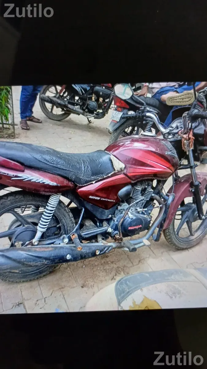 A red color Honda shine - Bikes - Ahmedabad City - Image 3