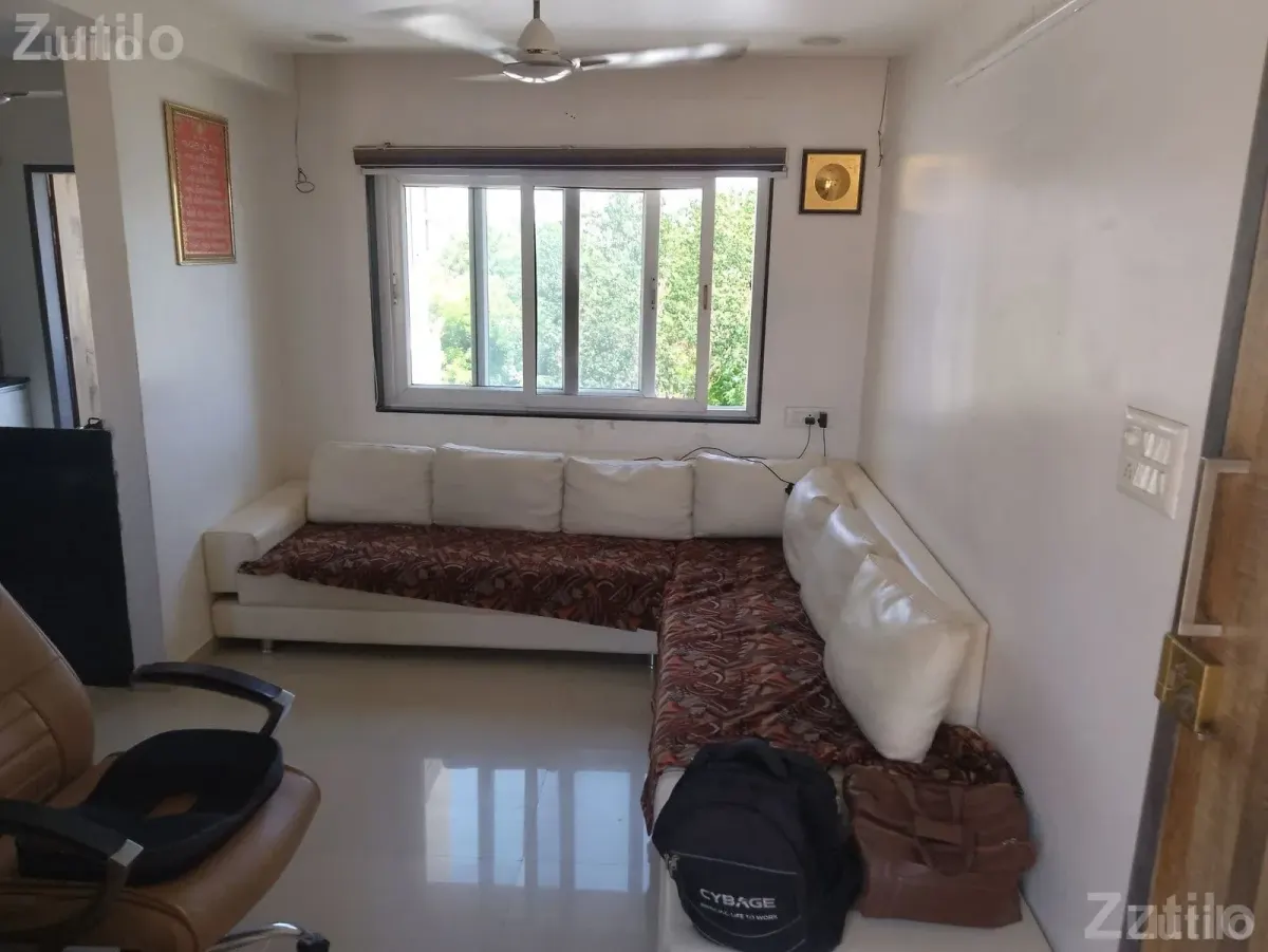 2 BHK Fully Furnished Flat with Private Terrace - ઘર વેચાણ માટે - રાજકોટ શહેર - Image 4
