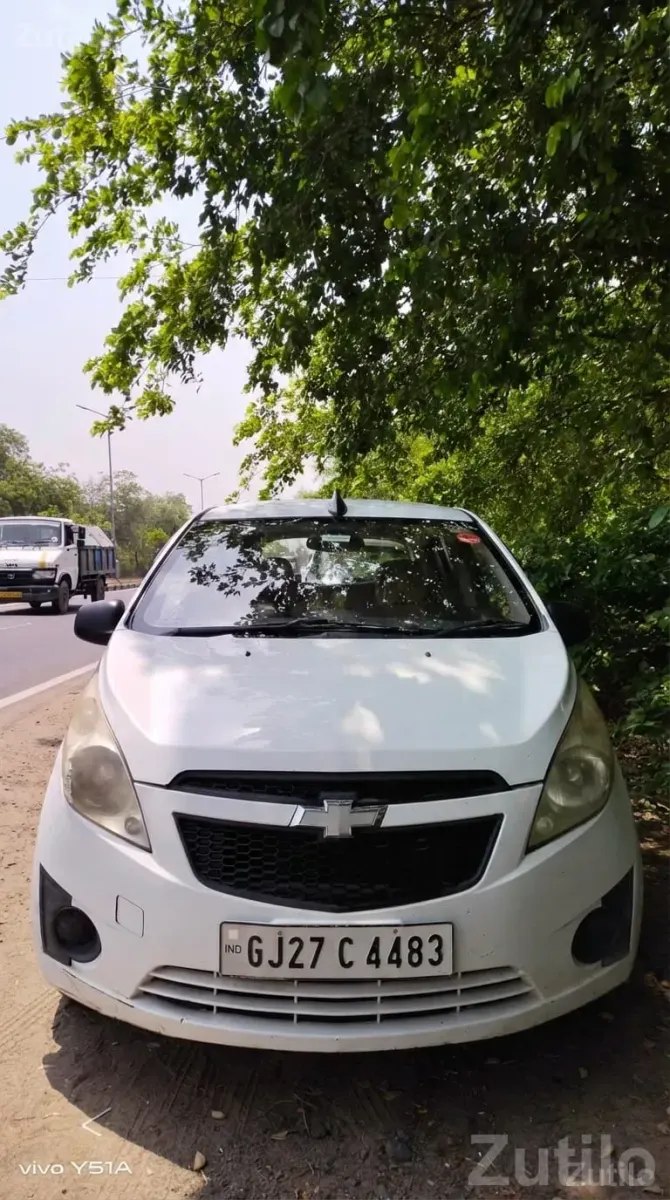 Chevrolet Beat White Hatchback Car - Cars - Gandhinagar City - Image 4