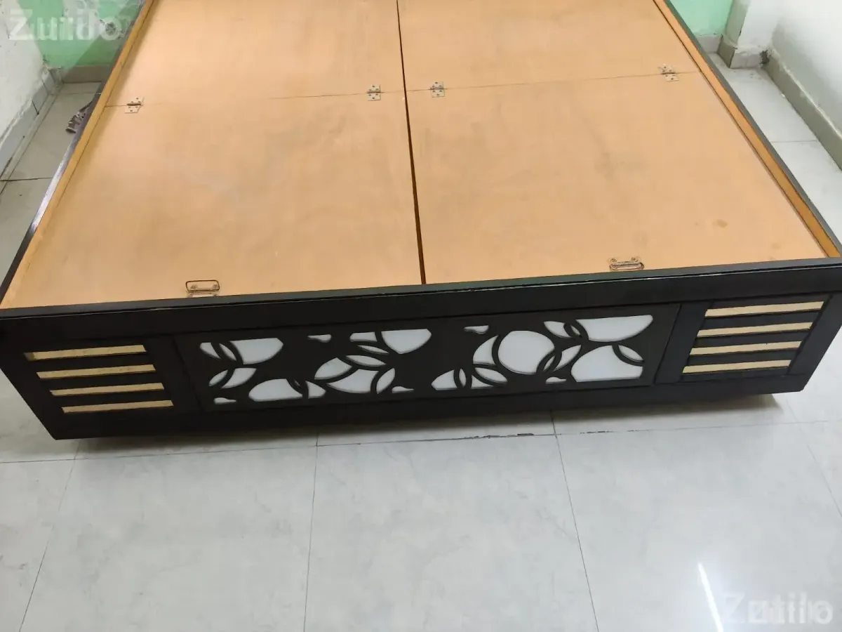 Wooden Double Bed - પલંગ અને ગાદલા - અમદાવાદ શહેર - Image 3