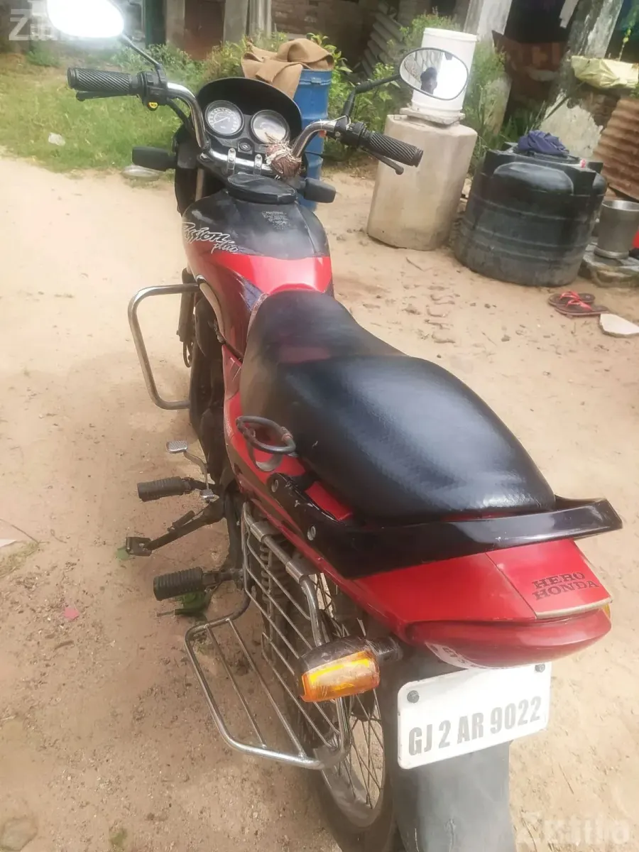 Hero Passion 2010 Motorcycle - બાઇક્સ - વડનગર - Image 3