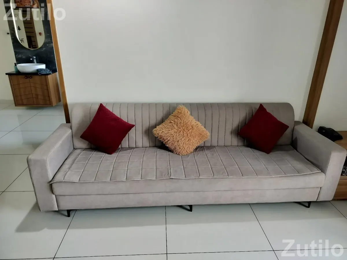 102" Long Brand New Fofa used only 2 Year with Launger 78" Long - સોફા સેટ અને કાઉચ - રાજકોટ શહેર - Image 2