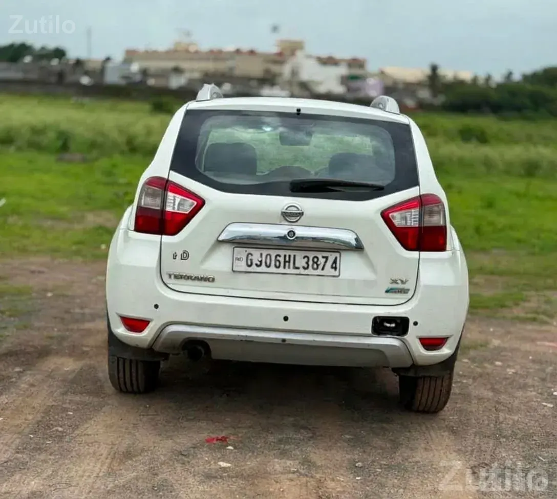 2014 Nissan Terrano XV Diesel White SUV - કાર - જુનાગઢ - Image 3