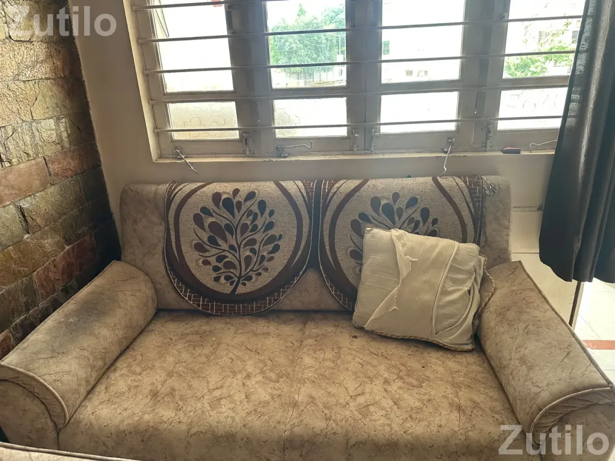 2 set of Sofa(4+2) - Sofa Sets - Gandhinagar City - Image 4