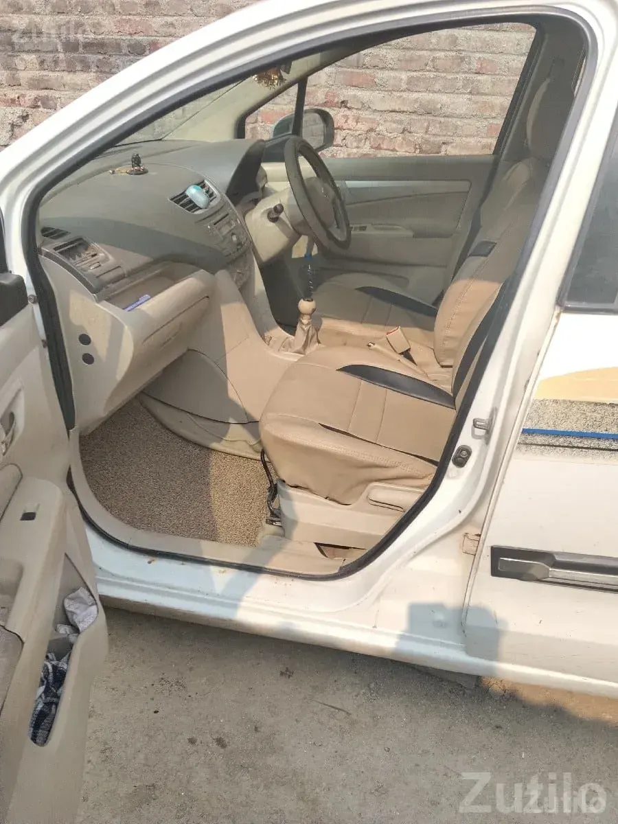 White Maruti Suzuki Ertiga MPV for Sale - Cars - Lathi - Image 2