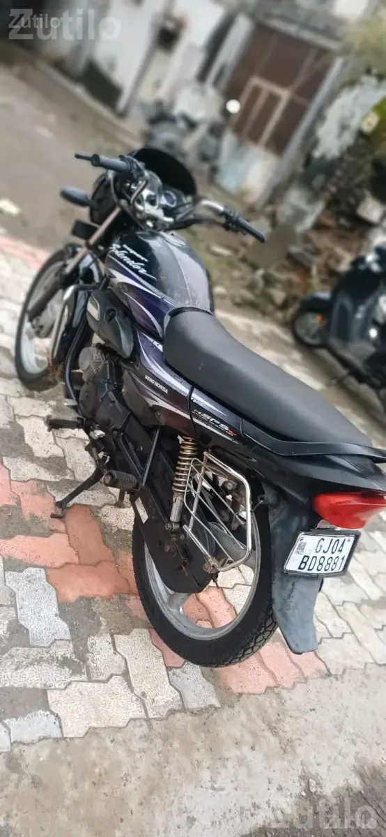 Hero Super Splendor 2011 Self Start Bike - બાઇક્સ - સાવરકુંડલા - Image 4
