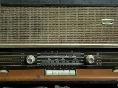 Vintage Murphy 4 Band Radio Set