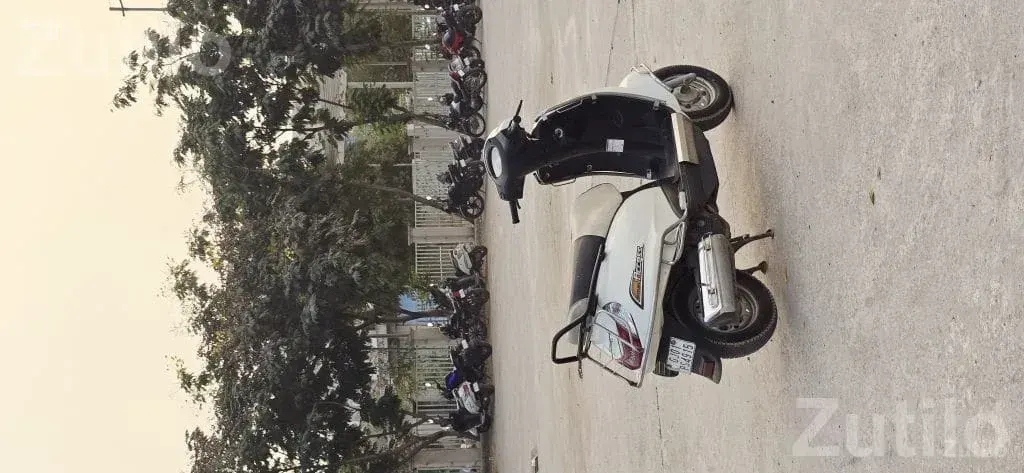 Suzuki Access 125 2013 White 1st Owner - બાઇક્સ - અમદાવાદ શહેર - Image 4