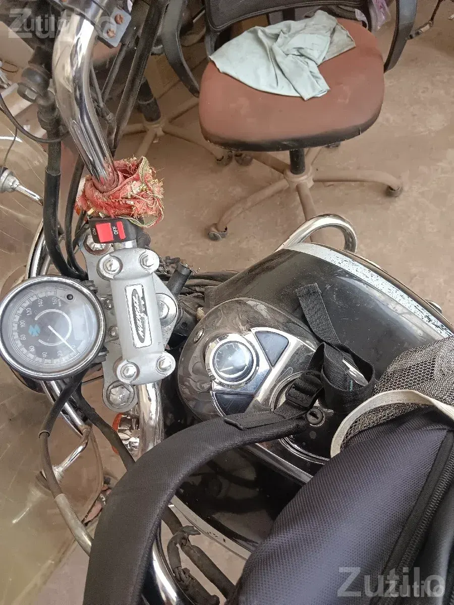Bajaj Avenger Motorcycle with Front Windshield - બાઇક્સ - રાજકોટ શહેર - Image 2