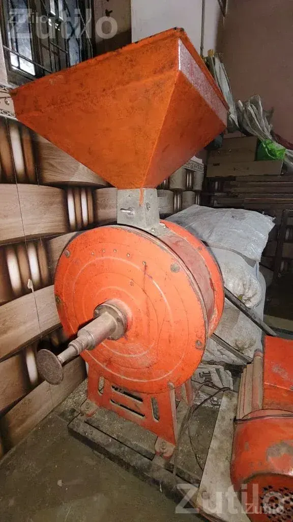 Stone Flour Mill Machine with 2 HP Motor - મશીનરી - ભાભર - Image 2