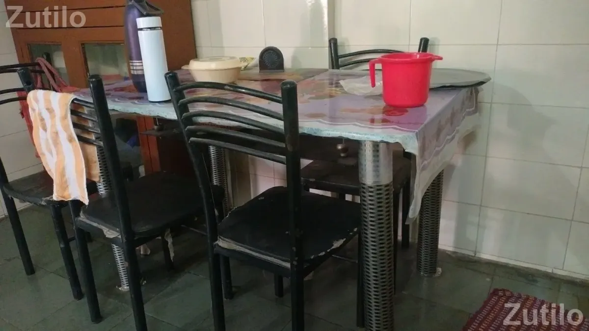 Dining table for 4 and 6 - ડાઇનિંગ ટેબલ અને સેટ - અમદાવાદ શહેર - Image 1