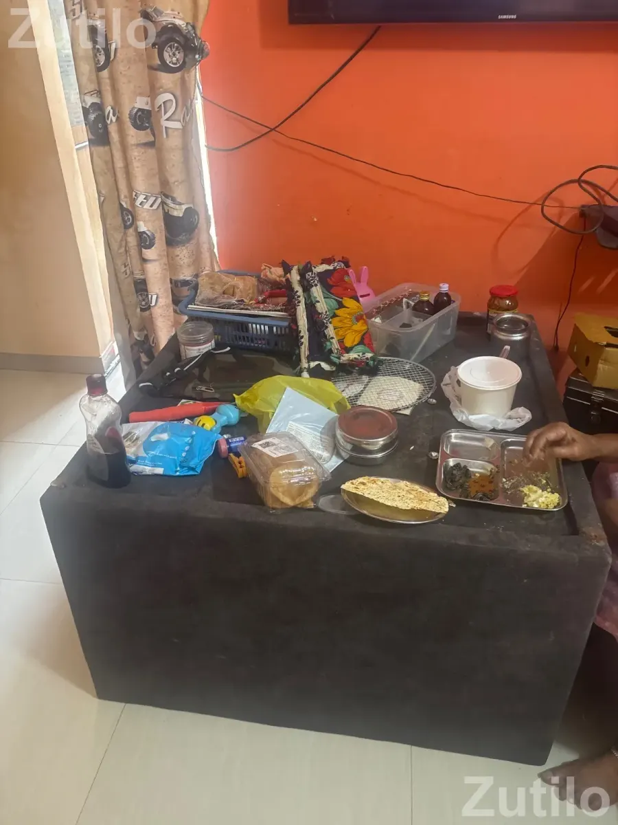 6 seater sofa with coffee table without glass and 1 stitch defect With 2 cup holder - સોફા સેટ અને કાઉચ - વડોદરા શહેર - Image 5