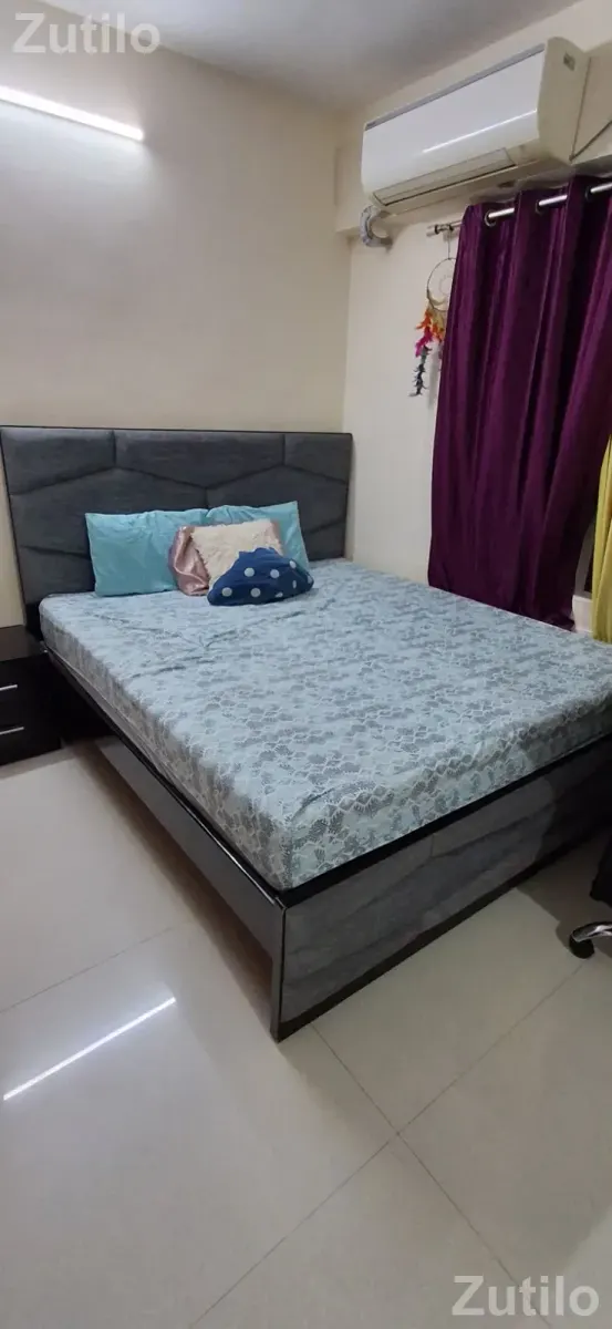 Wooden king size bed and Wakefit Mattress - પલંગ અને ગાદલા - અમદાવાદ શહેર - Image 2